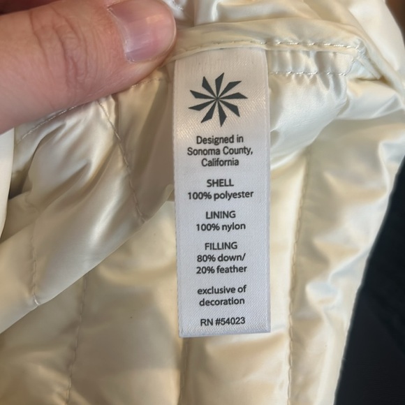 Athleta So Down Asymmetrical Front Zip Puffer Vest Down Feather in Ivory Size M - Picture 6 of 7